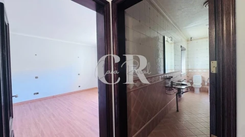 Moradia T4 para Venda em Meirinhas