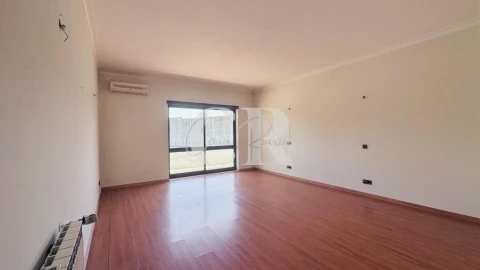 Moradia T4 para Venda em Meirinhas