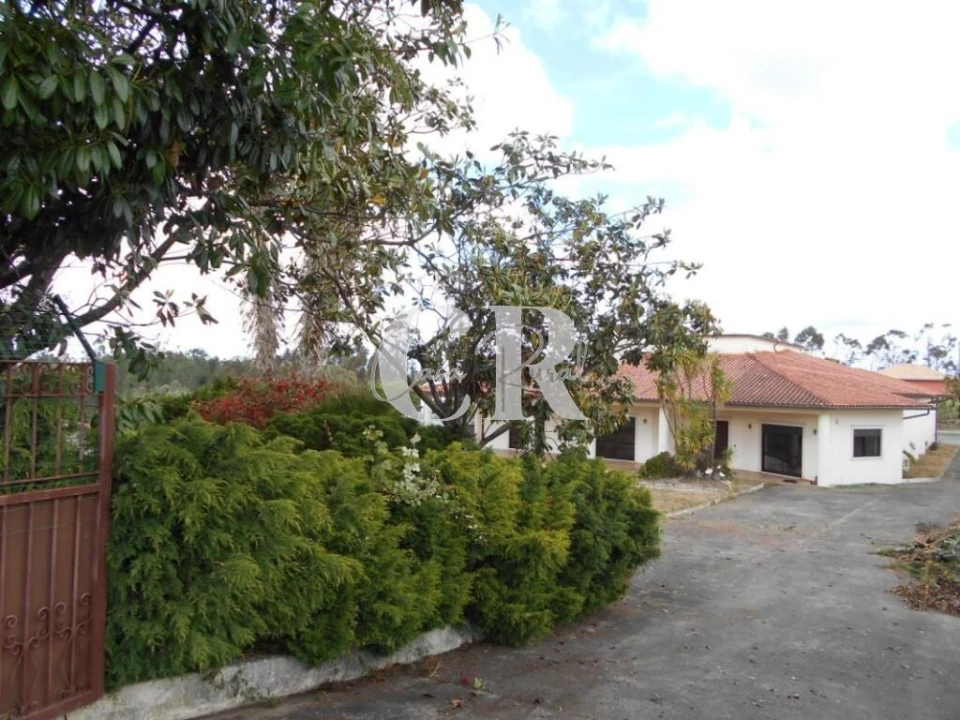 Moradia T4 para Venda em Meirinhas Foto 3