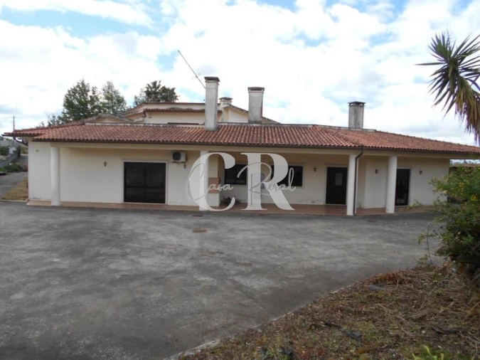 Moradia T4 para Venda em Meirinhas Foto 7