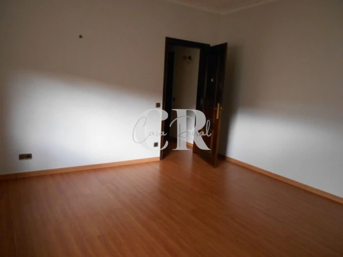 Moradia T4 para Venda em Meirinhas Foto 77