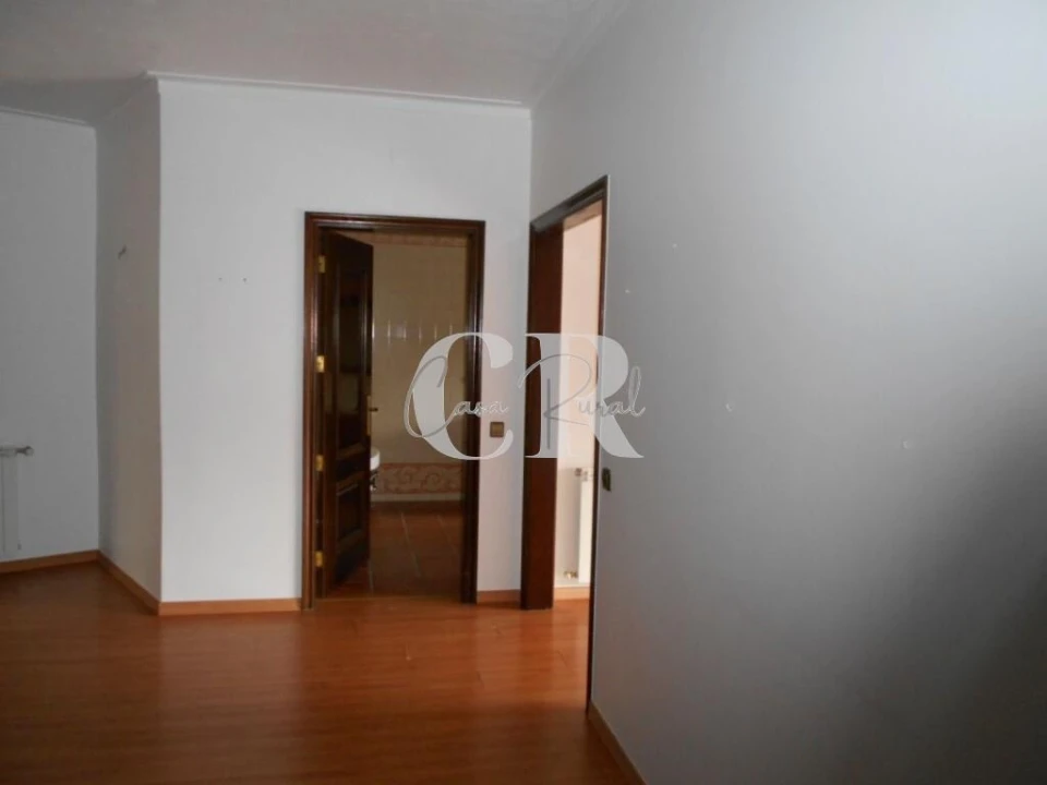 Moradia T4 para Venda em Meirinhas Foto 80