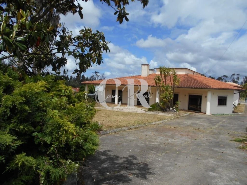 Moradia T4 para Venda em Meirinhas Foto 1