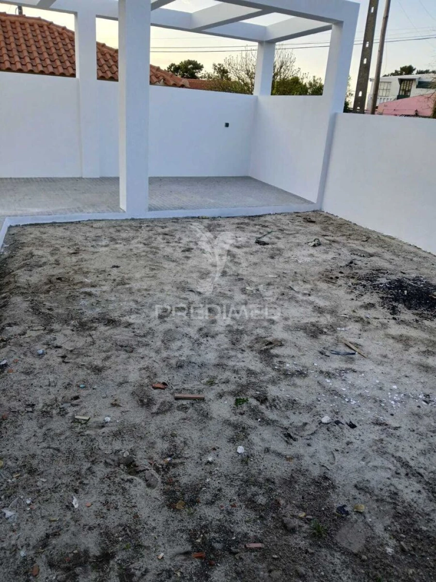 Moradia T3 para Venda em Quinta do Conde Foto 3