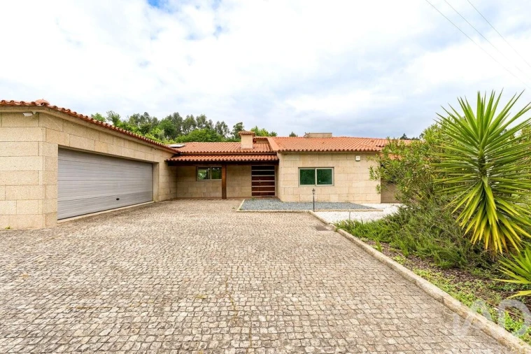 Moradia T4 para Venda em Recezinhos (São Mamede) Foto 34