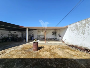Garagem para Venda em Castro Verde e Casével