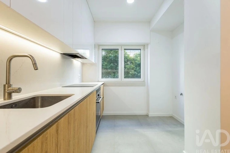 Apartamento T3 para Venda em Almada, Cova da Piedade, Pragal e Cacilhas Foto 3