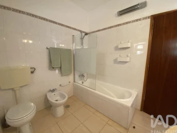 Moradia para Venda em Santa Catarina da Fonte do Bispo