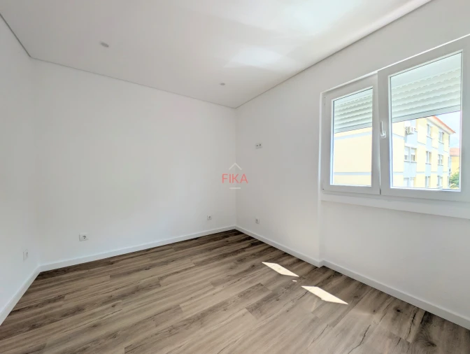 Apartamento T2 para Arrendamento em Seixal Foto 16