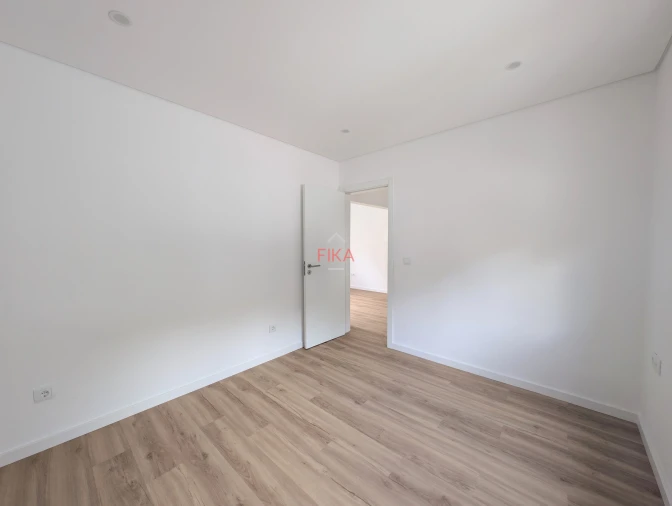 Apartamento T2 para Arrendamento em Seixal Foto 17