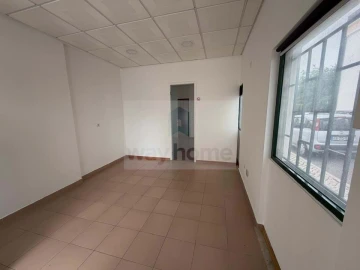 Negócio para Venda em São Domingos de Rana