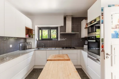 Moradia T5 para Venda em Carcavelos e Parede