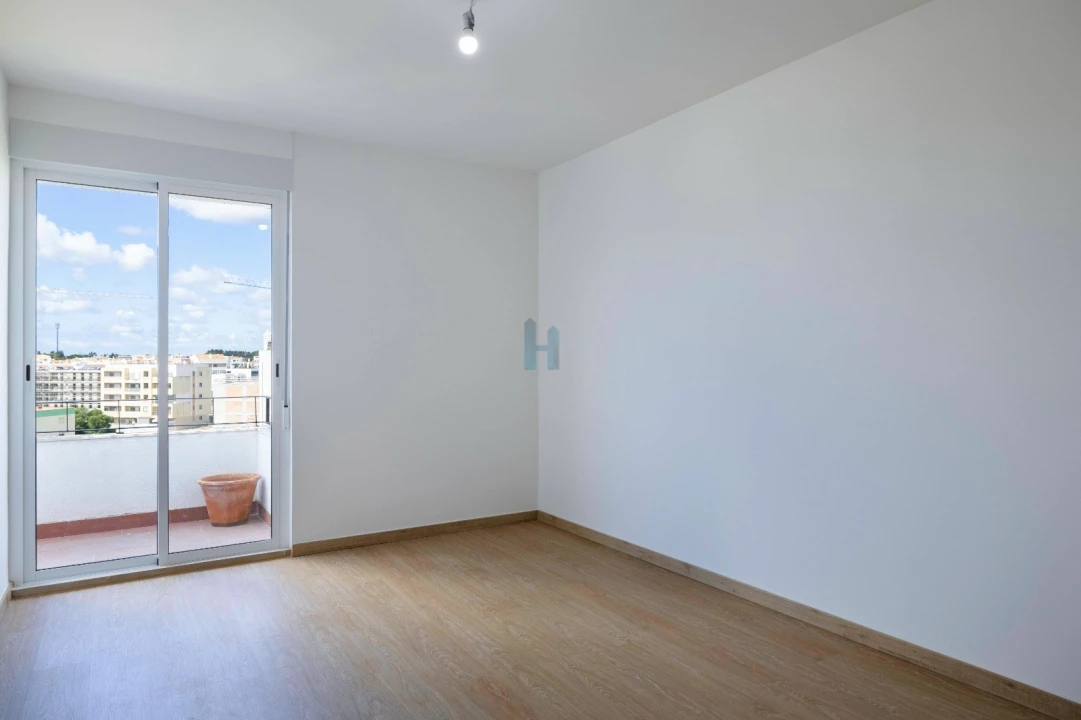 Apartamento T2 para Venda em Portimão Foto 14