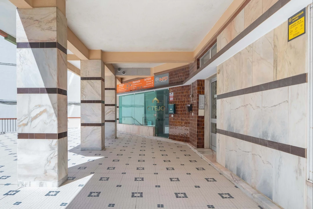Apartamento T3 para Venda em Santa Iria de Azoia, São João da Talha e Bobadela Foto 2