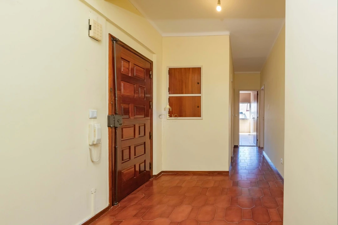 Apartamento T3 para Venda em Santa Iria de Azoia, São João da Talha e Bobadela Foto 3