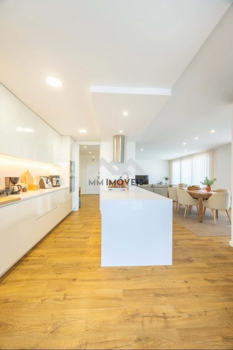 Apartamento T4 para Venda em Paranhos