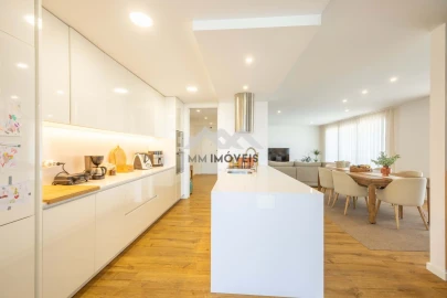Apartamento T4 para Venda em Paranhos