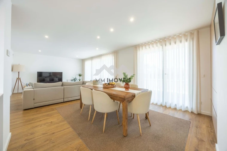 Apartamento T4 para Venda em Paranhos Foto 47