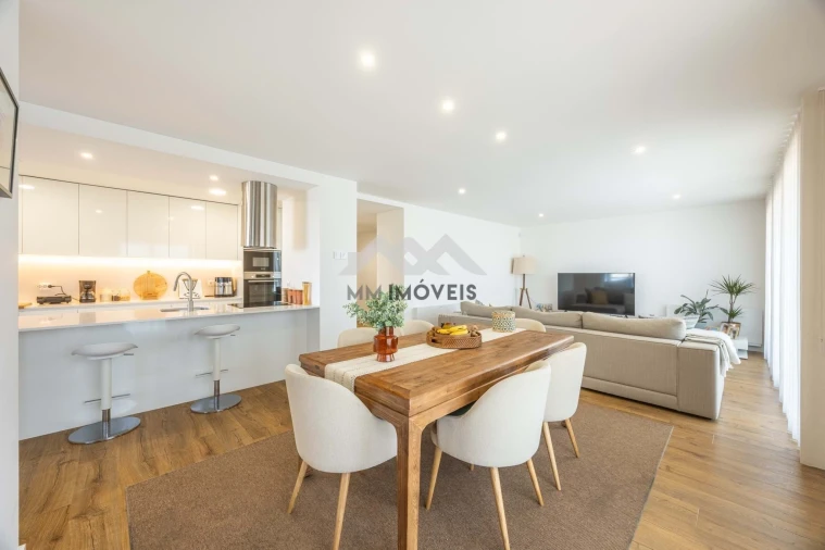 Apartamento T4 para Venda em Paranhos Foto 2