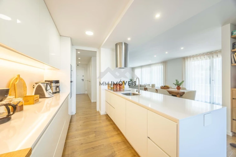 Apartamento T4 para Venda em Paranhos Foto 4