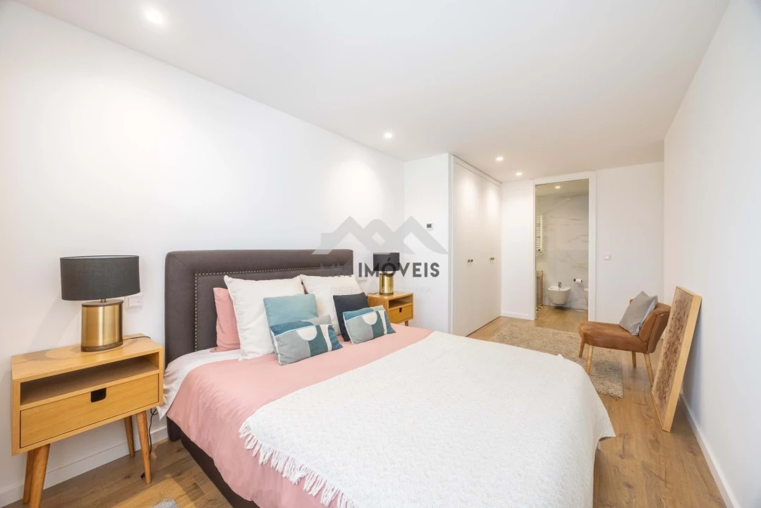 Apartamento T4 para Venda em Paranhos Foto 12
