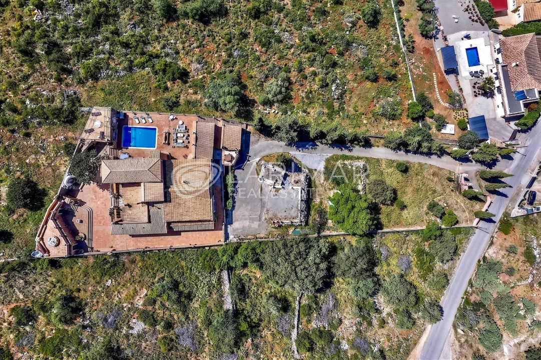 Moradia T5 para Venda em Santa Barbara de Nexe Foto 26