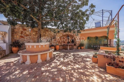 Moradia T5 para Venda em Santa Barbara de Nexe
