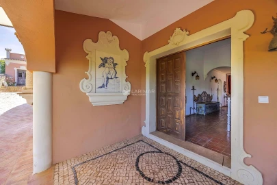 Moradia T5 para Venda em Santa Barbara de Nexe