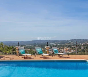 Moradia T5 para Venda em Santa Barbara de Nexe