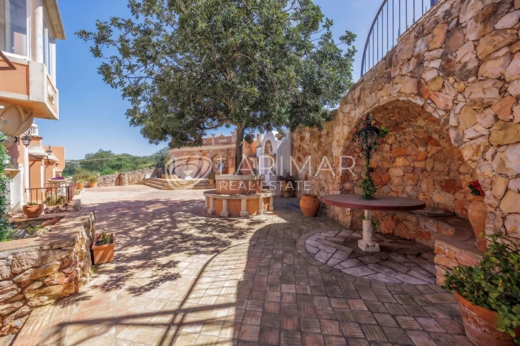 Moradia T5 para Venda em Santa Barbara de Nexe Foto 27