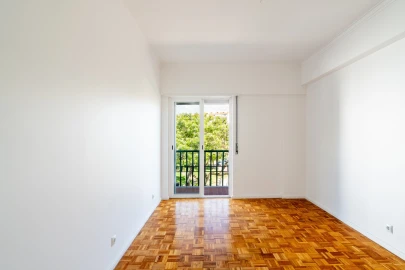 Apartamento T3 para Arrendamento em Carcavelos e Parede