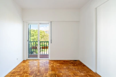 Apartamento T3 para Arrendamento em Carcavelos e Parede