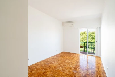 Apartamento T3 para Arrendamento em Carcavelos e Parede