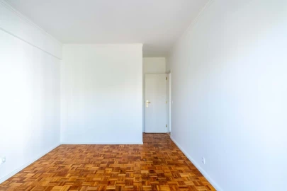 Apartamento T3 para Arrendamento em Carcavelos e Parede