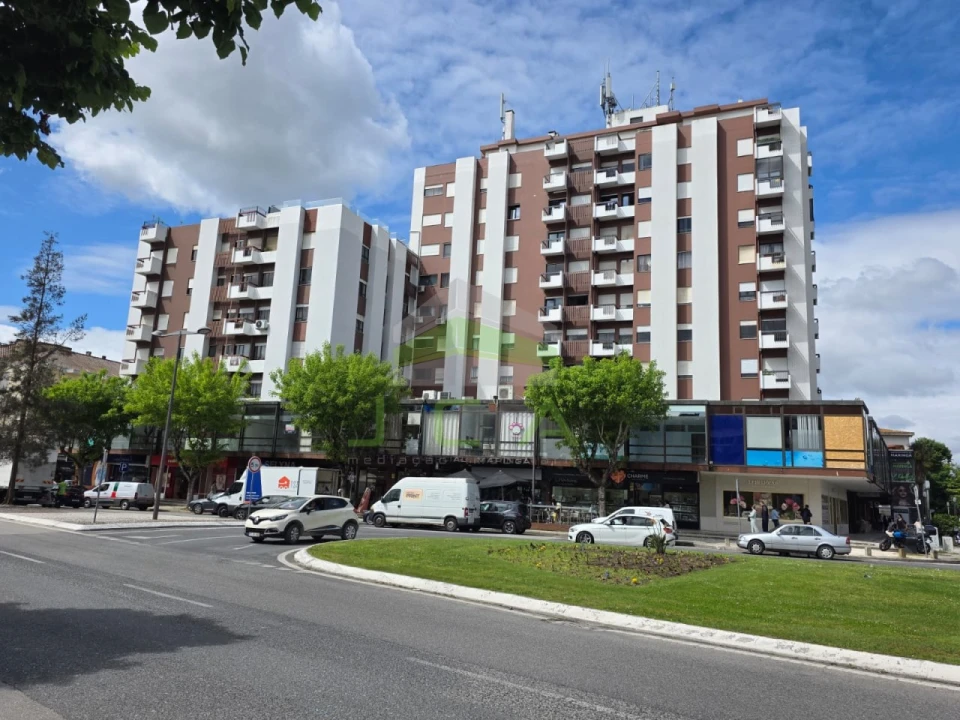 Loja para Arrendamento em Leiria, Pousos, Barreira e Cortes Foto 1