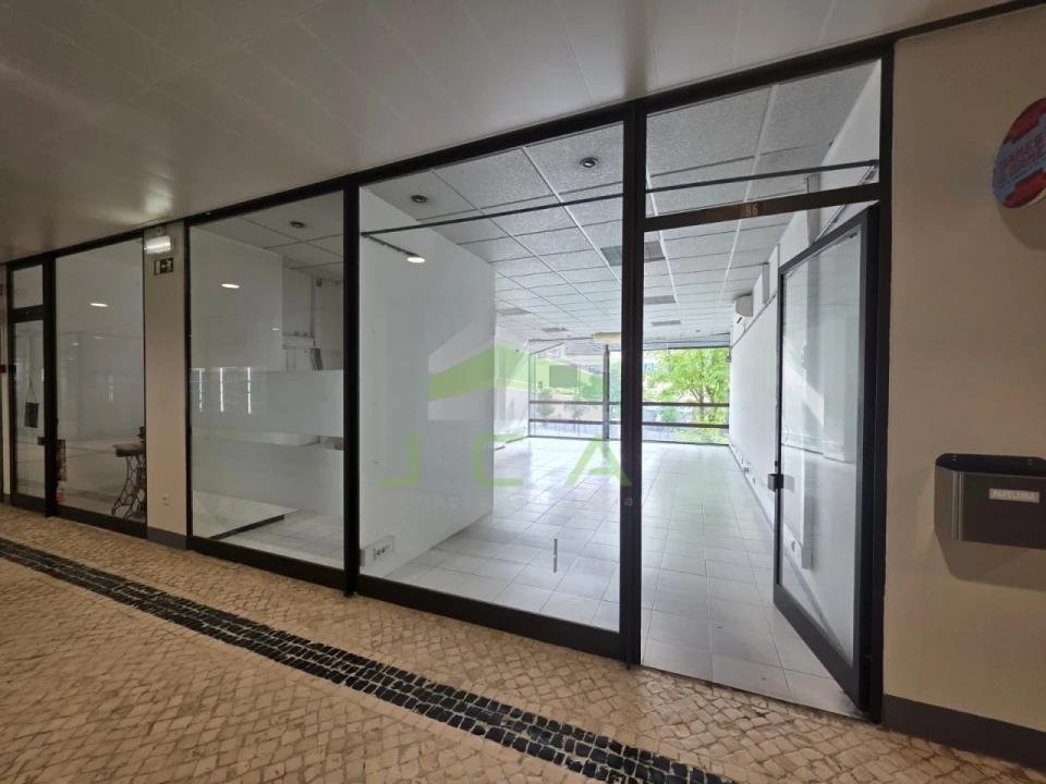 Loja para Arrendamento em Leiria, Pousos, Barreira e Cortes Foto 3