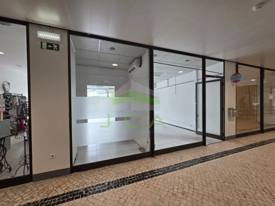 Loja para Arrendamento em Leiria, Pousos, Barreira e Cortes Foto 4
