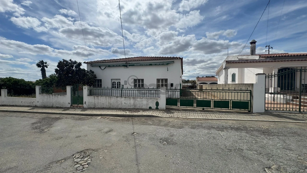 Negócio para Arrendamento em Entradas Foto 1