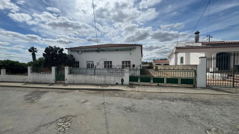 Negócio para Arrendamento em Entradas
