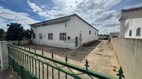 Negócio para Arrendamento em Entradas