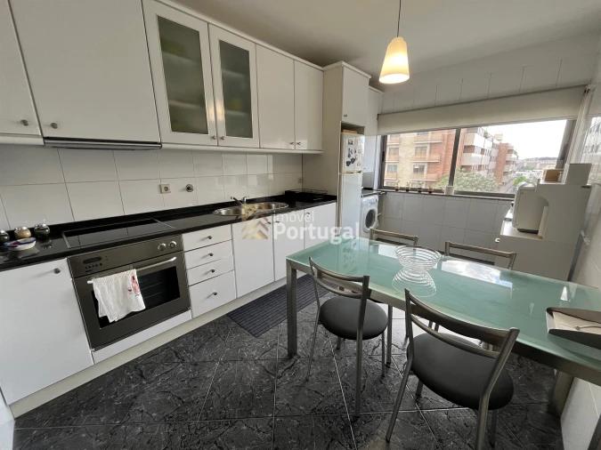 Apartamento T2 para Arrendamento em Nogueiró e Tenões Foto 9