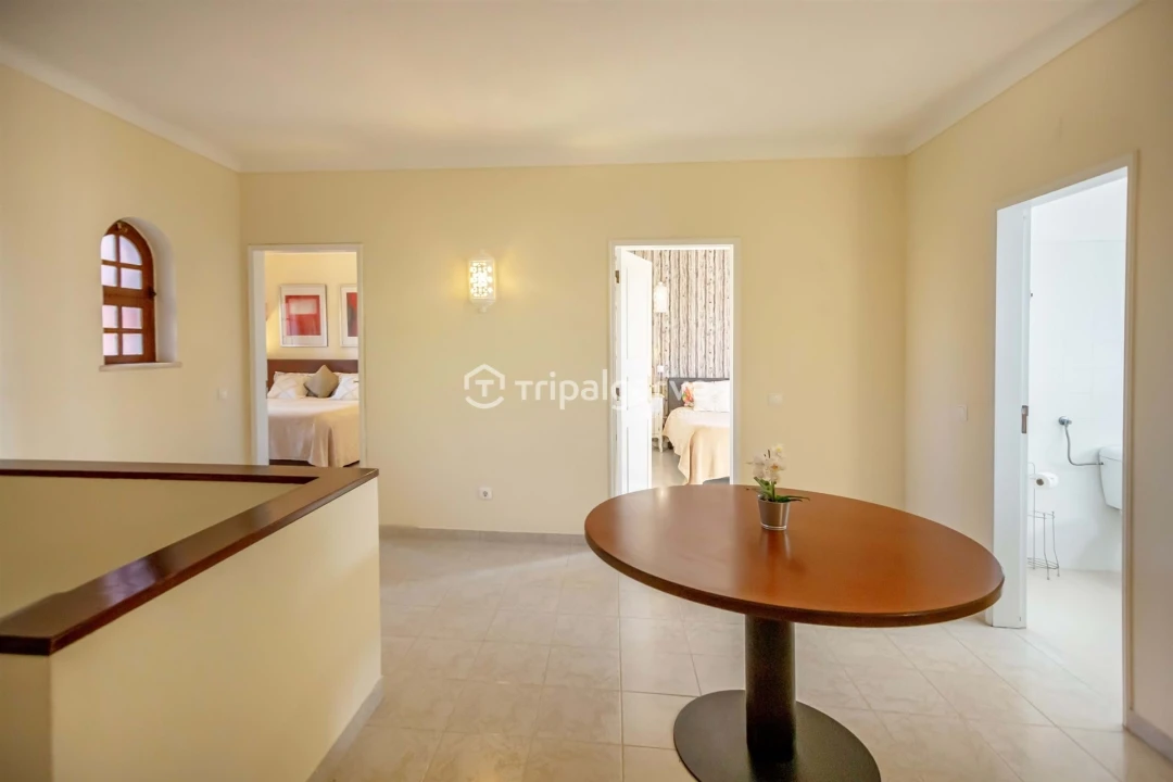 Moradia T4 para Arrendamento em Guia Foto 12