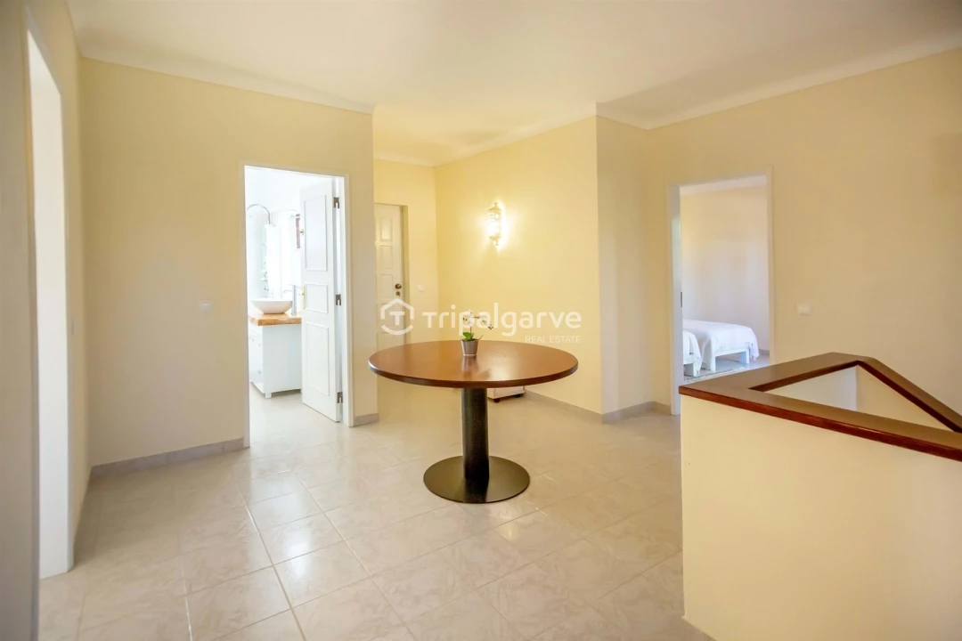 Moradia T4 para Arrendamento em Guia Foto 2