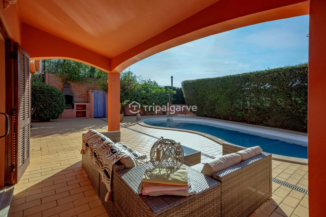 Moradia T4 para Arrendamento em Guia Foto 6