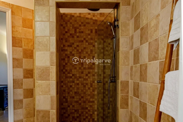 Moradia T4 para Arrendamento em Guia Foto 57
