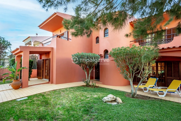 Moradia T4 para Arrendamento em Guia Foto 14