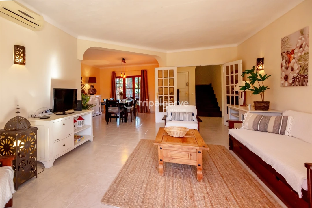 Moradia T4 para Arrendamento em Guia Foto 34