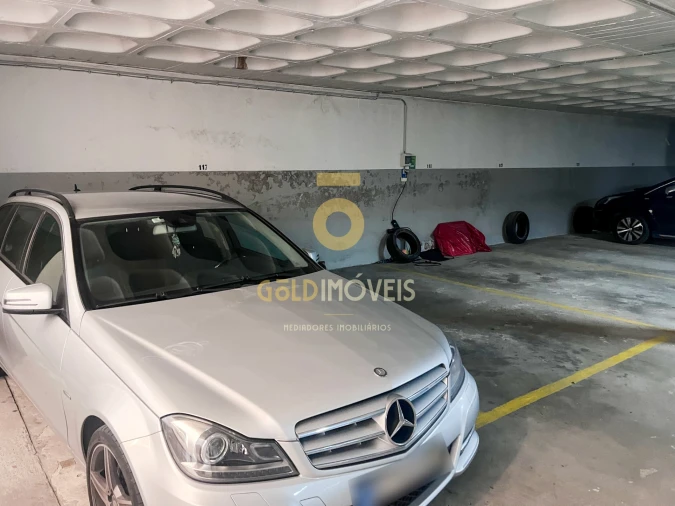 Garagem para Venda em Lordelo do Ouro e Massarelos Foto 2