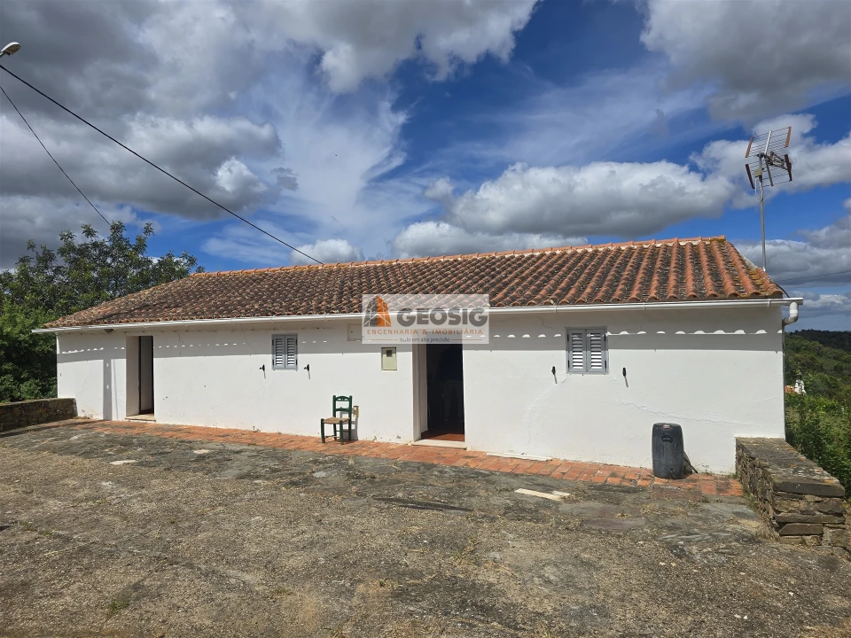 Moradia T2 para Venda em São Barnabe Foto 1