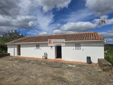 Moradia T2 para Venda em São Barnabe